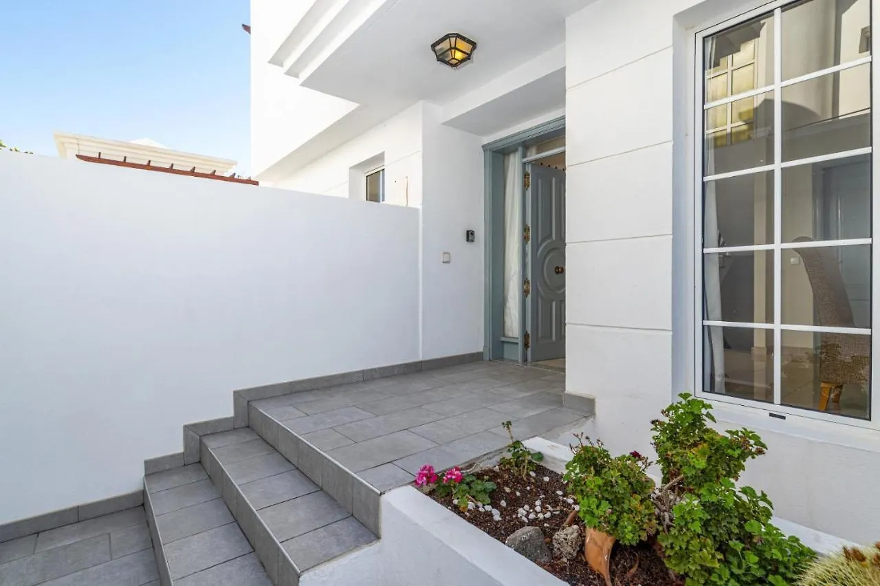 Villa Lotus by Villa Plus Puerto del Carmen  Spagna